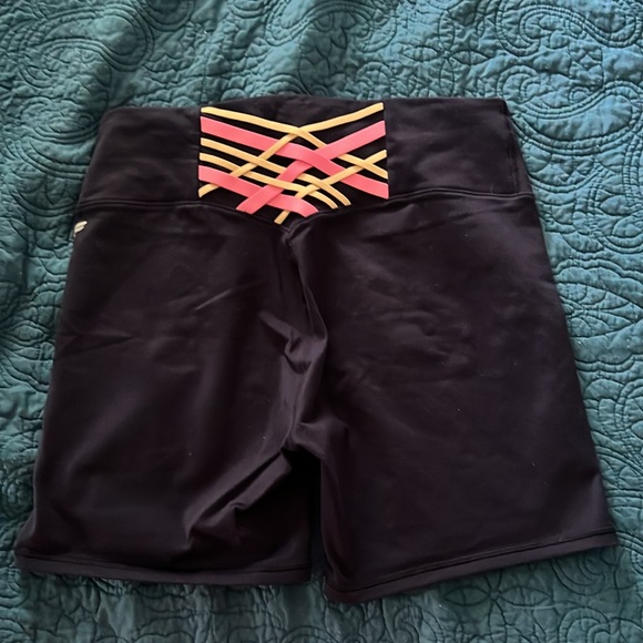 Fabletics power hold biker shorts - Picture 2 of 3